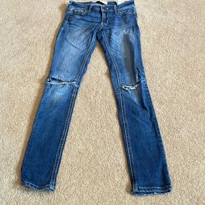 Used Women’s Hollister Skinny Jeans with Ribs at Knees Size 00